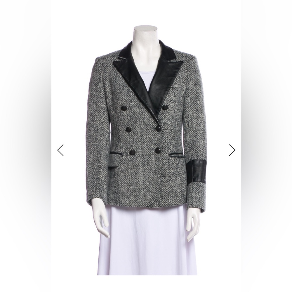 Laveer
Tweed Pattern Blazer
Size: XS | US 2